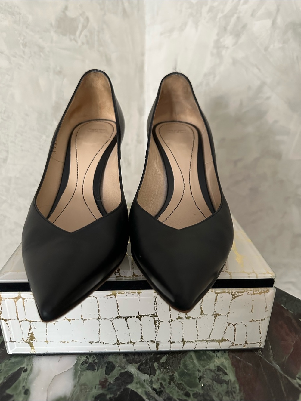 Giorgio Armani Black Leather Pointed Pumps - Picture 2 of 10